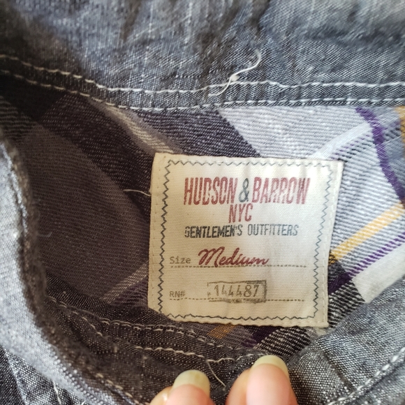 EUC Hudson & Barrow NYC black button down with white stitching sze Medium - Picture 2 of 4